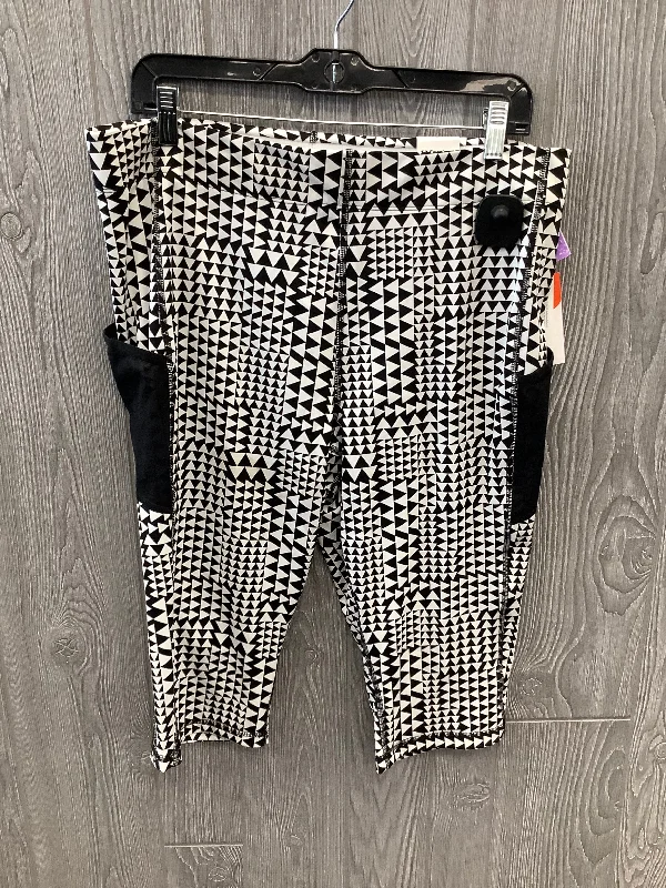 Black & White Athletic Capris Clothes Mentor, Size 1x